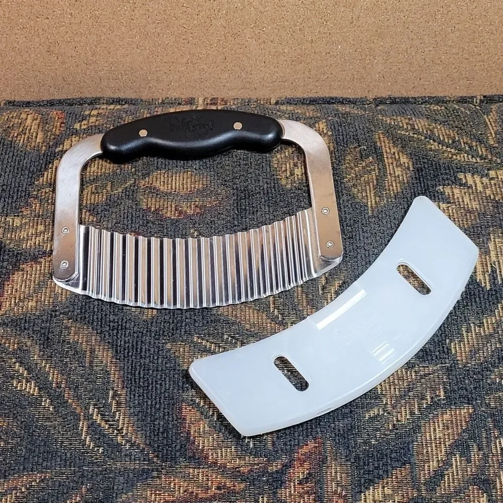 Pampered Chef's Crinkle Cutter #6
